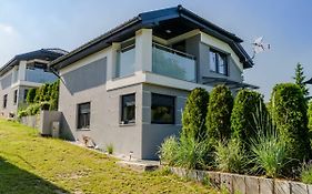 Wiejska 21